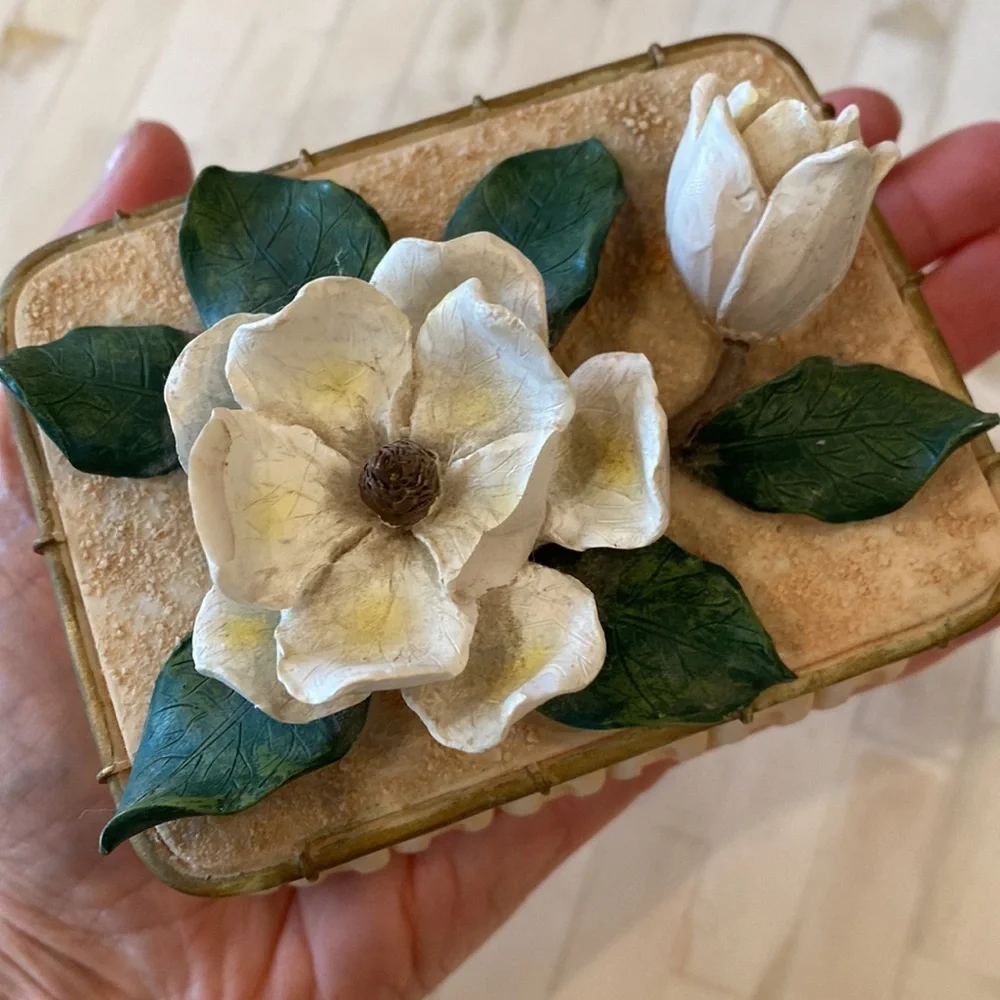Ganz Magnolia Flower Ivory Ceramic Trinket Box NWT